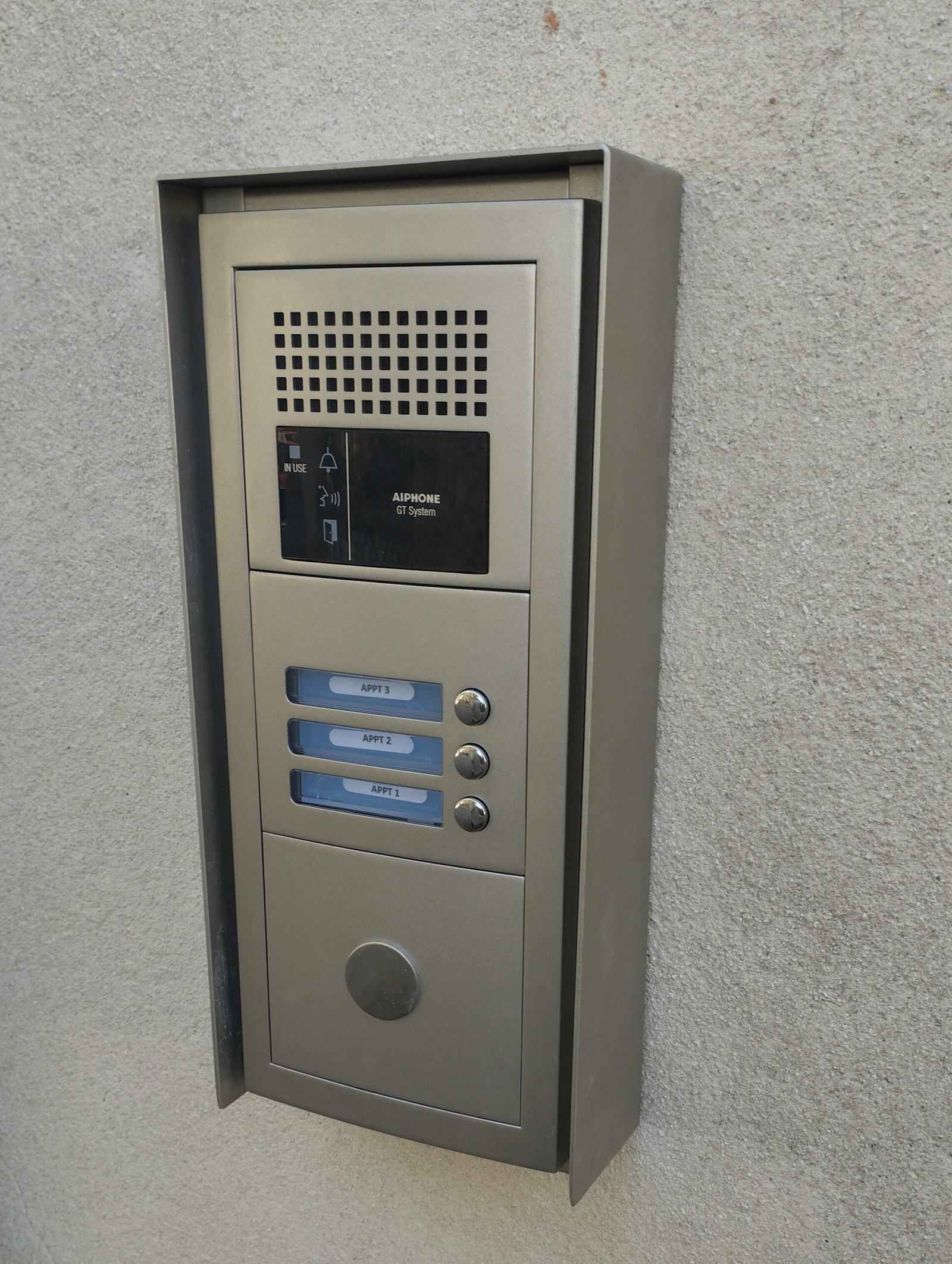 Installation d'un interphone avec accès par badge Vigik pour 3 appartements